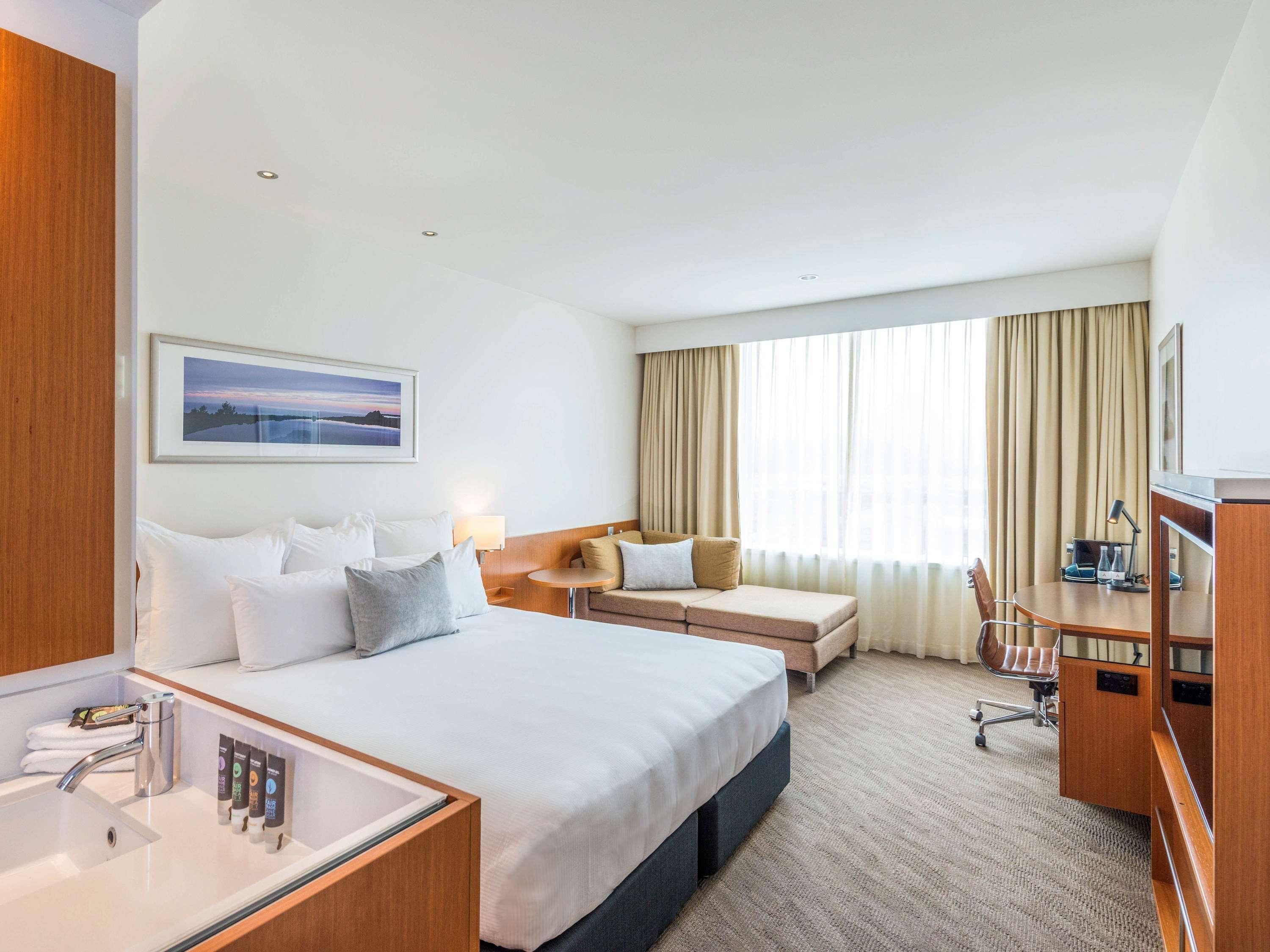 Novotel Christchurch Cathedral Square Екстериор снимка